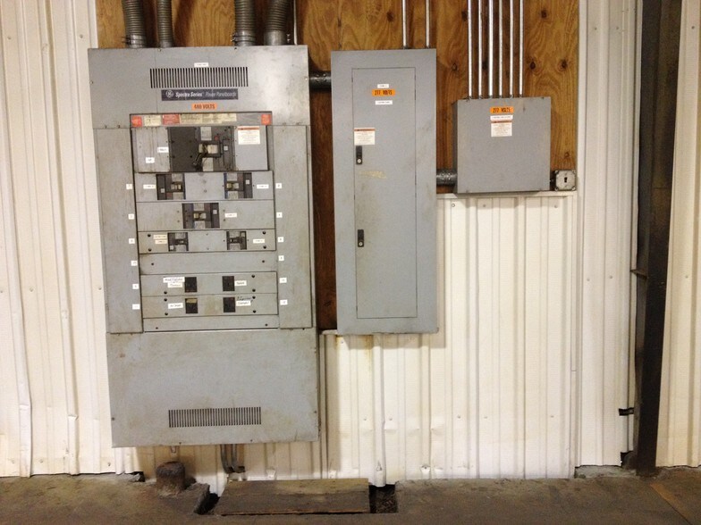 More Photos Of 17074 Lee Hwy, Abingdon Manufacturing For Lease