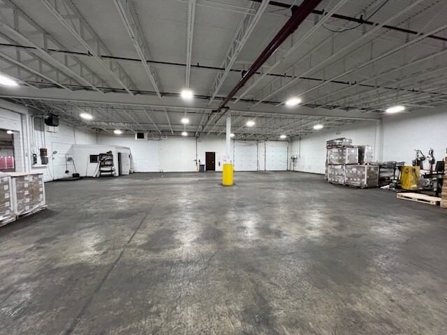 More Photos Of 1243 E Garner Bagnal Blvd, Statesville Warehouse For Lease