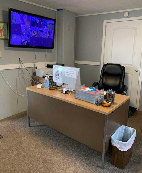 More Photos Of 6127 Highway 6, Hitchcock Specialty For Sale