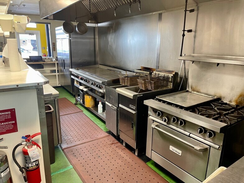 More Photos Of 314 William St, Fredericksburg Storefront For Lease