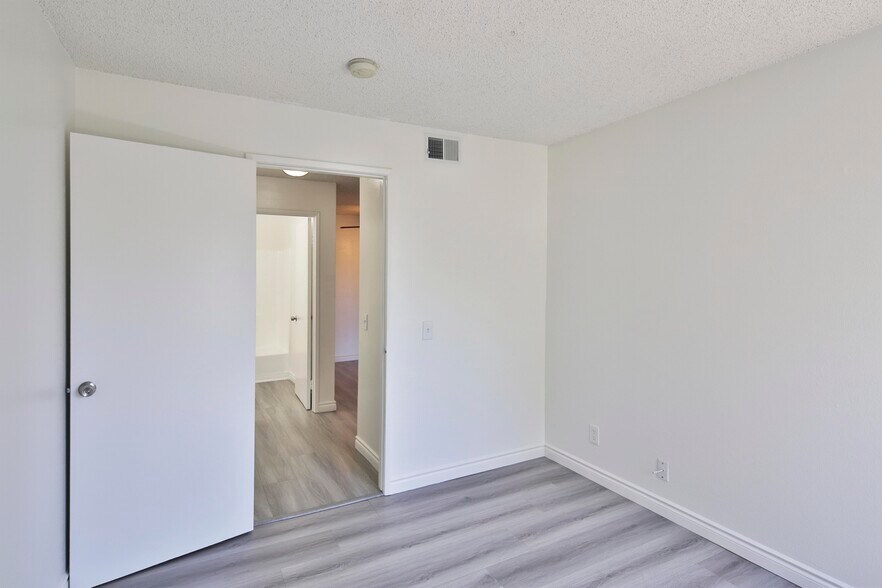 More Photos Of 13266 Foothill Blvd, Sylmar Apartments For Sale
