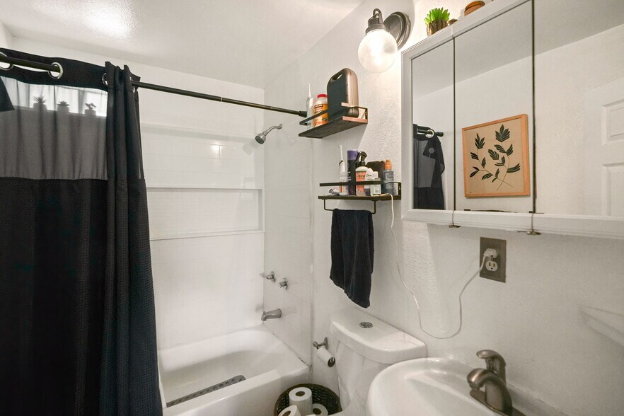 More Photos Of 2142 Baxter St, Los Angeles Apartments For Sale