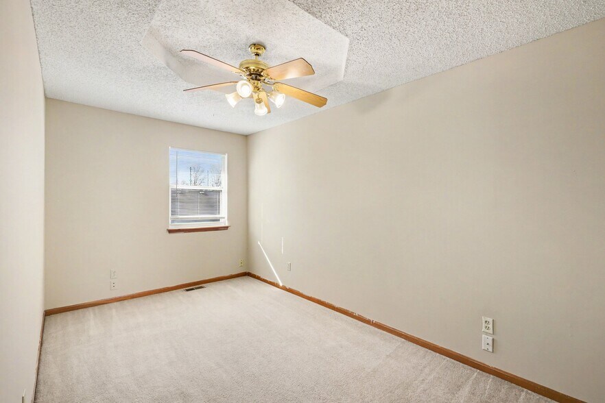 More Photos Of 209 SW Pryor Rd, Lee's Summit Multifamily For Sale