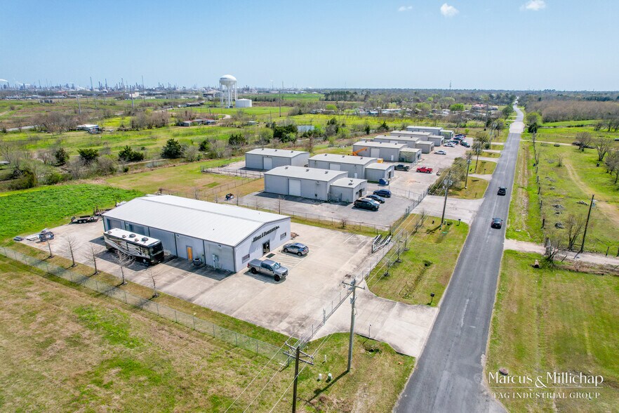 More Photos Of 950-1050 N Pine Rd, Texas City Warehouse For Sale