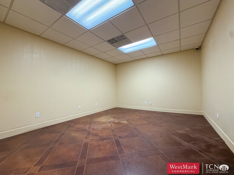 More Photos Of 313 Paris Ave, Lubbock Warehouse For Lease