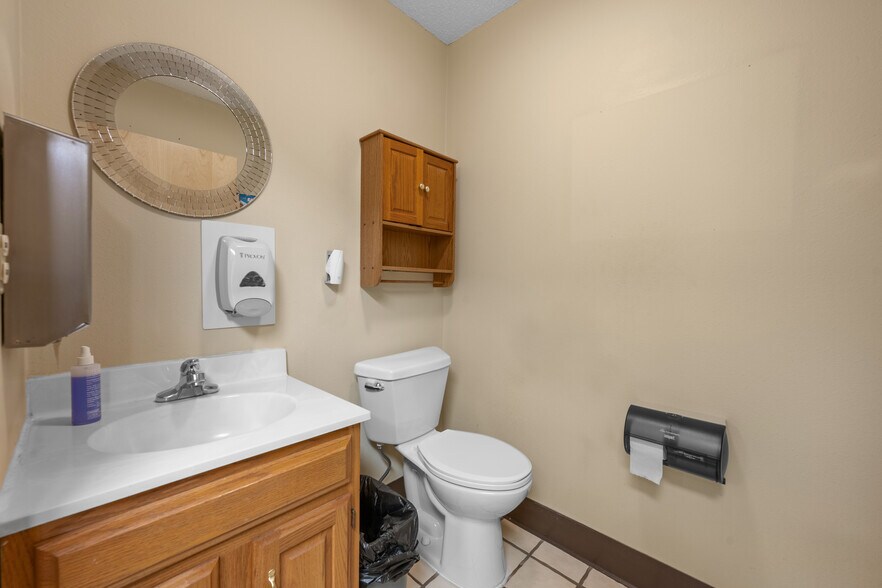 More Photos Of 845 Water Ave, Hillsboro Office For Sale