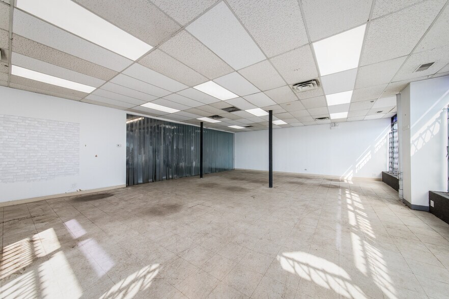 More Photos Of 5700-5716 N Western Ave, Chicago Storefront For Lease