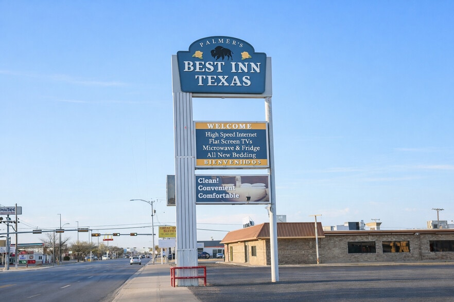 More Photos Of 304 College Ave, Levelland Hotel For Sale