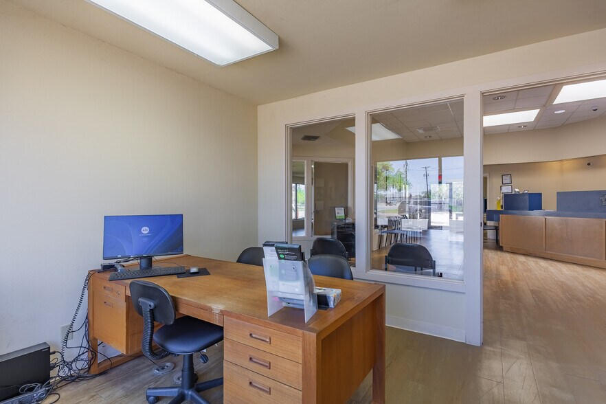 More Photos Of 703 Commerce St, Refugio Office For Sale