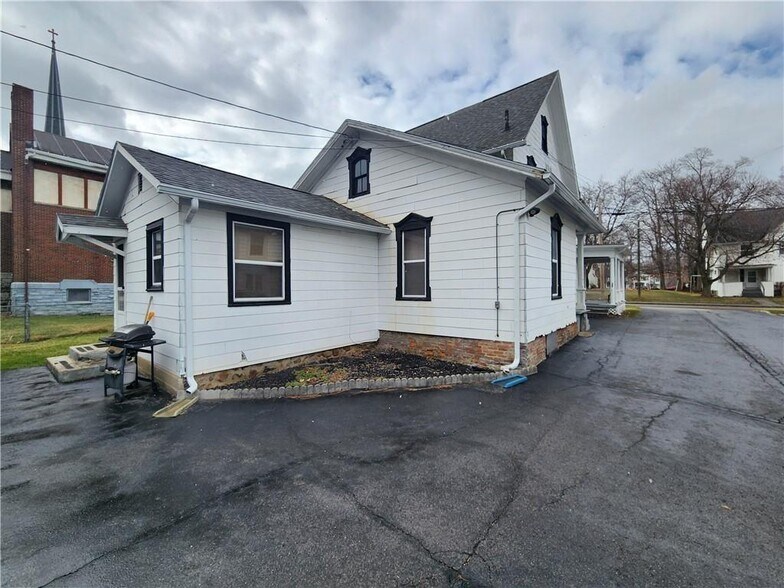 More Photos Of 43 Chapel St, Mount Morris Apartments For Sale