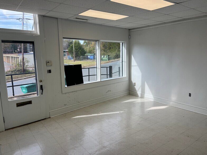 More Photos Of 353 Harwood St, Albemarle Light Distribution For Sale
