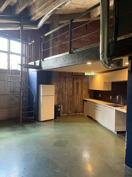 More Photos Of 555 Whitehall St SW, Atlanta Distribution For Lease