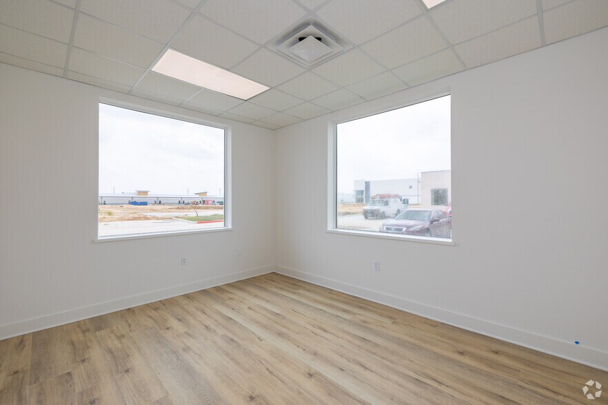 More Photos Of 30625 Kingsland Blvd, Brookshire Medical For Lease