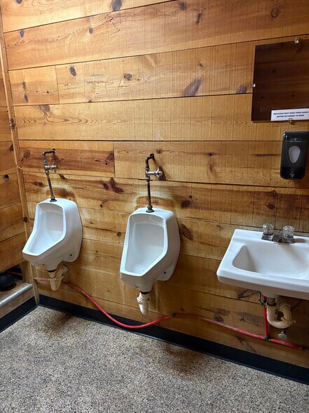 More Photos Of 1704 E Hwy 70, Kingston Bar For Sale