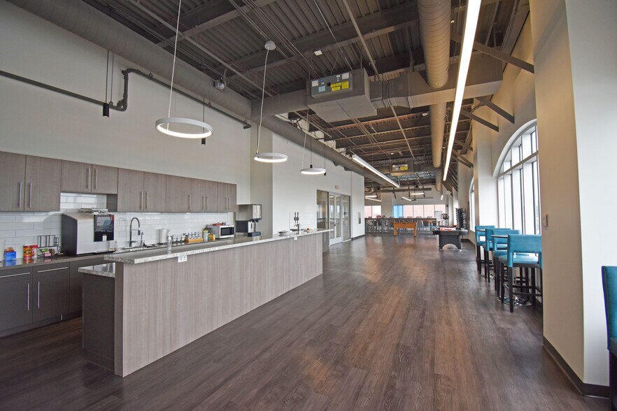 More Photos Of 1450 Beale St, Saint Charles Office For Lease