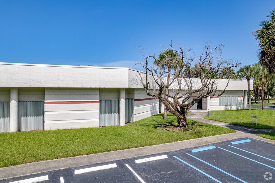 More Photos Of 5250 NW 33rd Ave, Fort Lauderdale Light Manufacturing For Lease