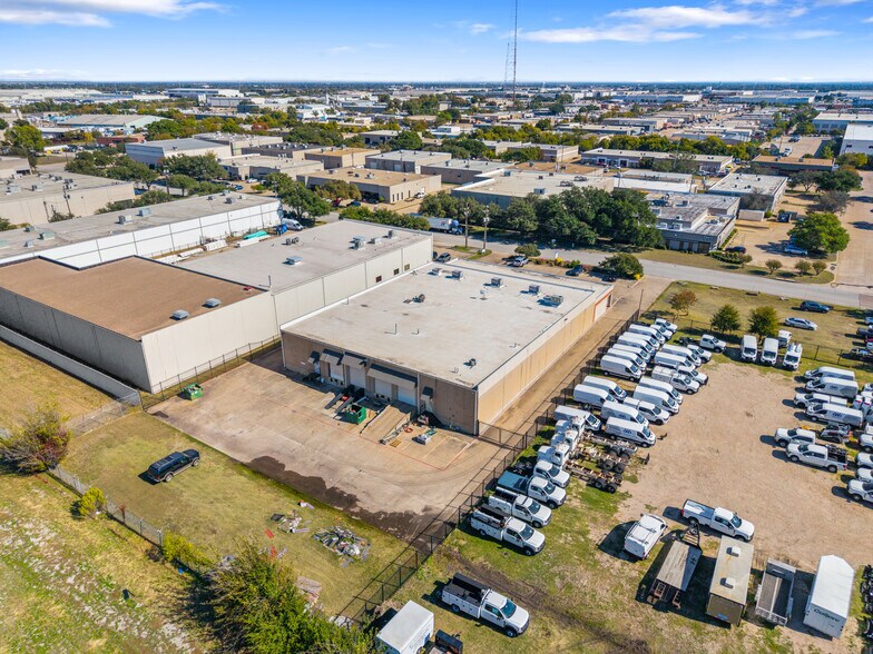 More Photos Of 10823 Sanden Dr, Dallas Flex For Lease