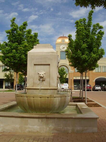 More Photos Of 200 N Mesquite St, Arlington General Retail For Lease