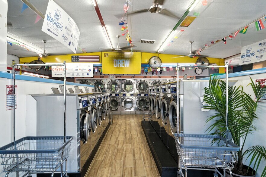 More Photos Of 501 S Main St, Highlands Freestanding For Sale