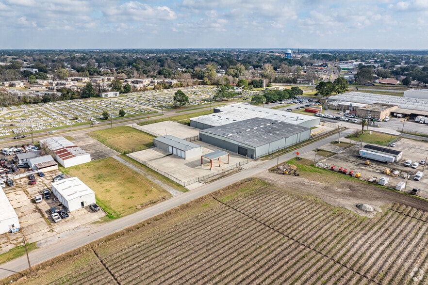 More Photos Of 403 W Admiral Doyle Dr, New Iberia Distribution For Sale