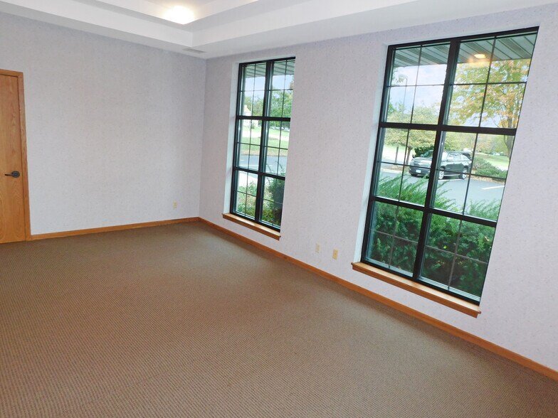 More Photos Of 3400 N Rockton Ave, Rockford Office For Lease