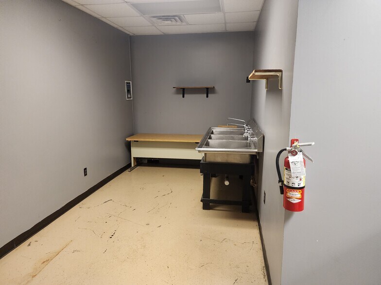 More Photos Of 111 Montclair St, Tullahoma Warehouse For Lease