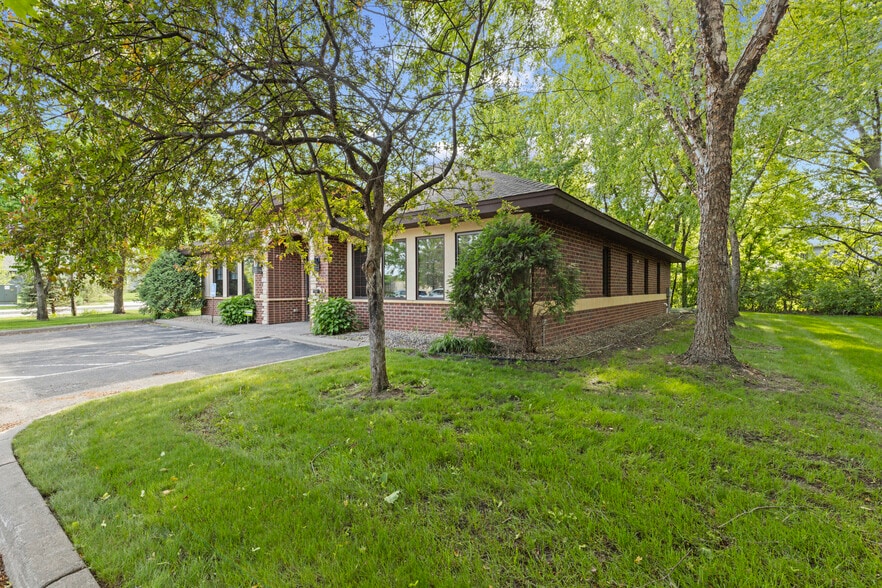 More Photos Of 9340 Hennepin Town Rd, Eden Prairie Office For Sale