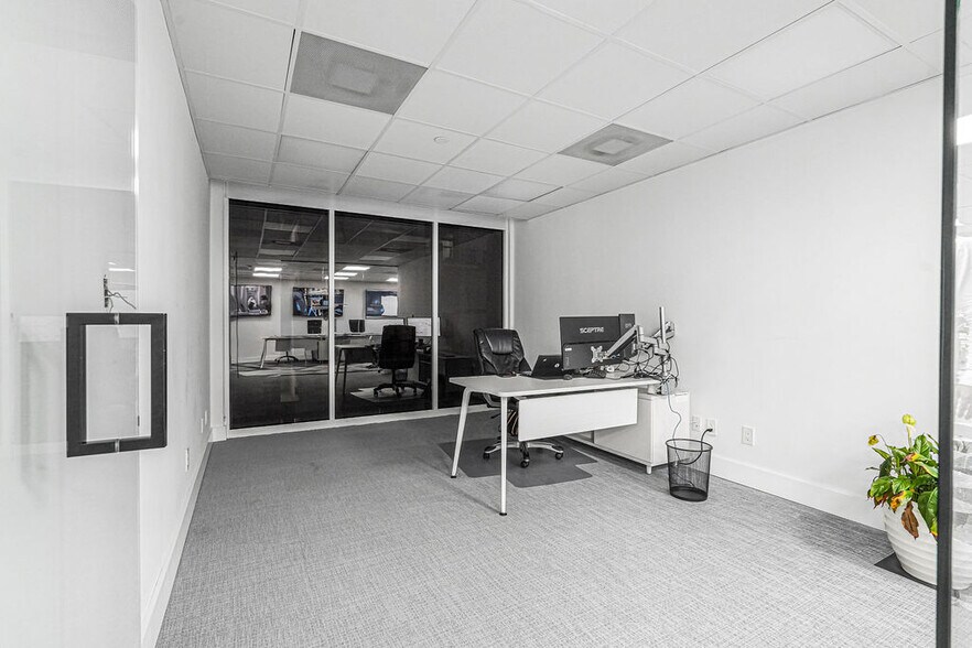 More Photos Of 1110 Brickell Ave, Miami Office For Sale