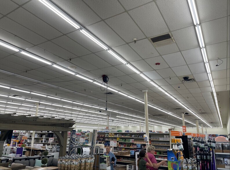 More Photos Of 51 Burnett Blvd, Poughkeepsie Freestanding For Lease