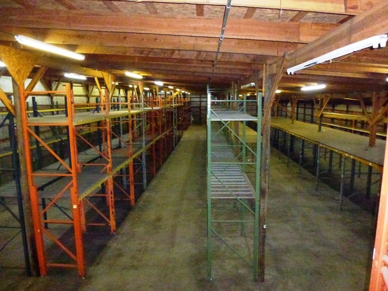 More Photos Of 239 Jones Rd, Jacksonville Warehouse For Lease