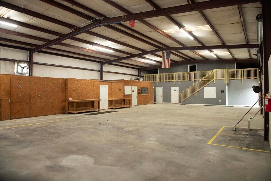 More Photos Of 4134 US 441, Lake City Light Manufacturing For Lease