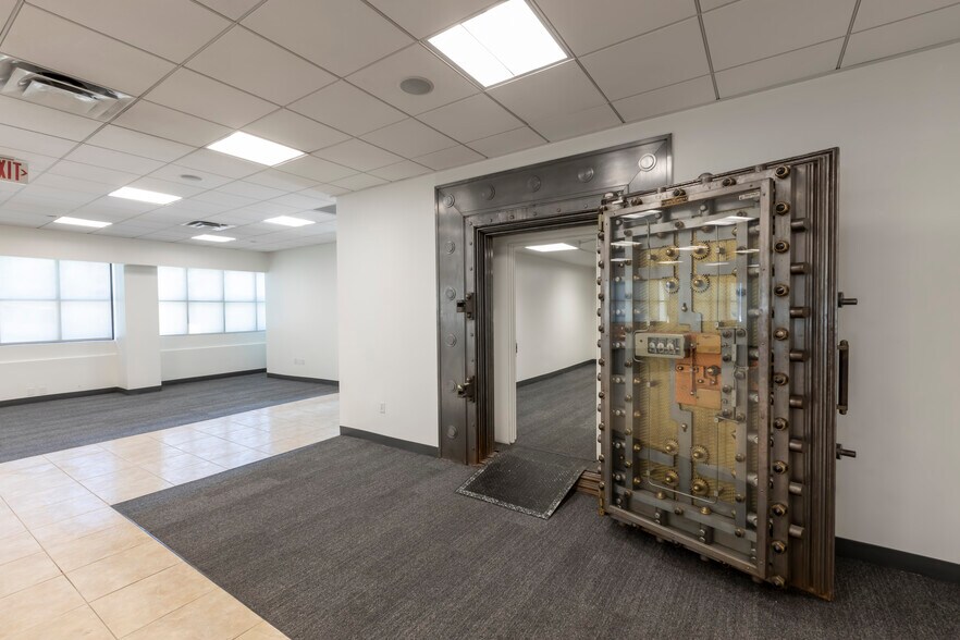 More Photos Of 130-132 E Colorado Blvd, Pasadena Storefront Retail Office For Lease