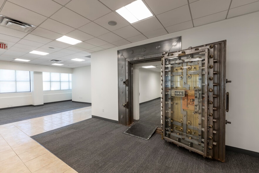 More Photos Of 132 E Colorado Blvd, Pasadena Storefront Retail Office For Lease