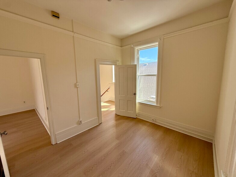 More Photos Of 631-633 Bridgeway, Sausalito Storefront Retail Office For Lease