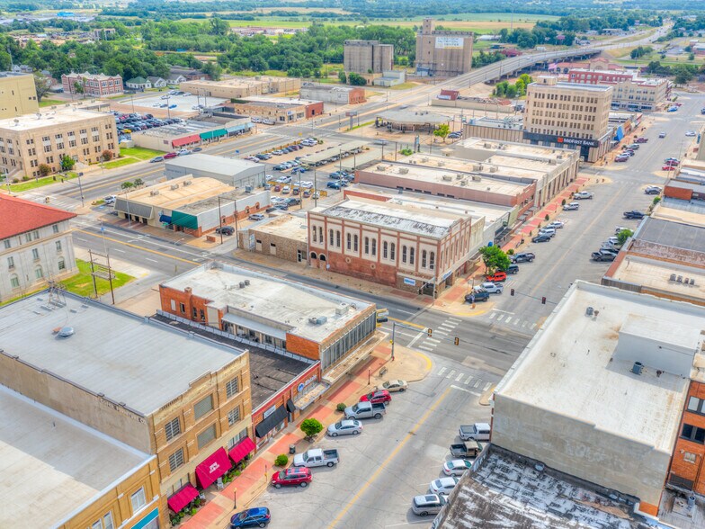 More Photos Of 406-408 W Chickasha Ave, Chickasha General Retail For Sale