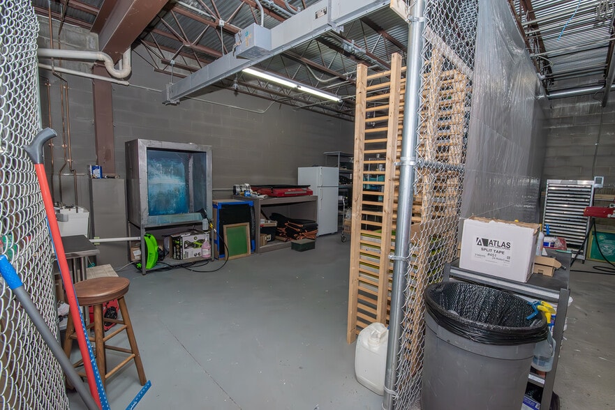 More Photos Of 245 Grandview Ave, Bellevue Light Distribution For Lease