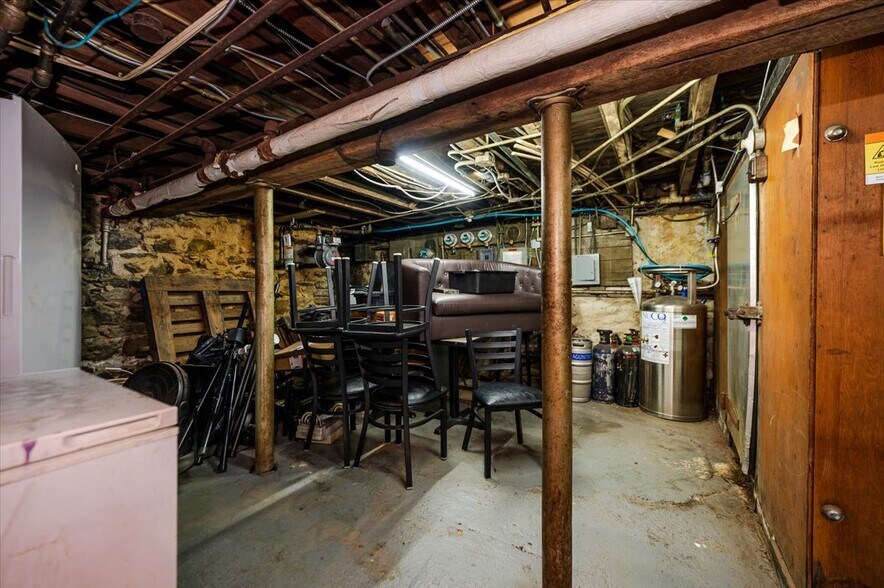 More Photos Of 2918 Bruckner Blvd, Bronx Bar For Sale