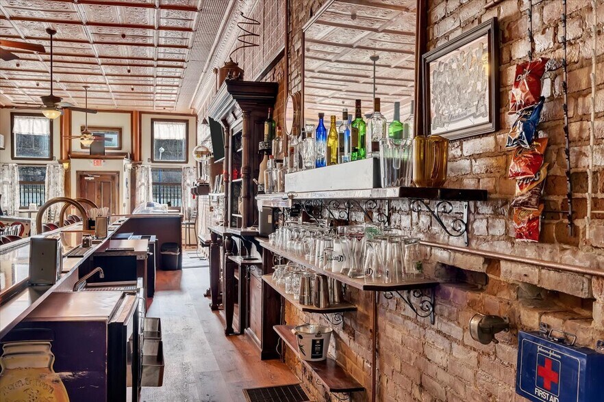 More Photos Of 68 Main St, Whitehall Flex For Sale