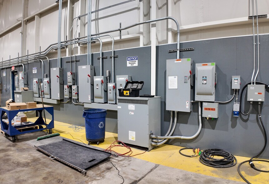 More Photos Of 100 Quality Park Dr, Beresford Manufacturing For Sale