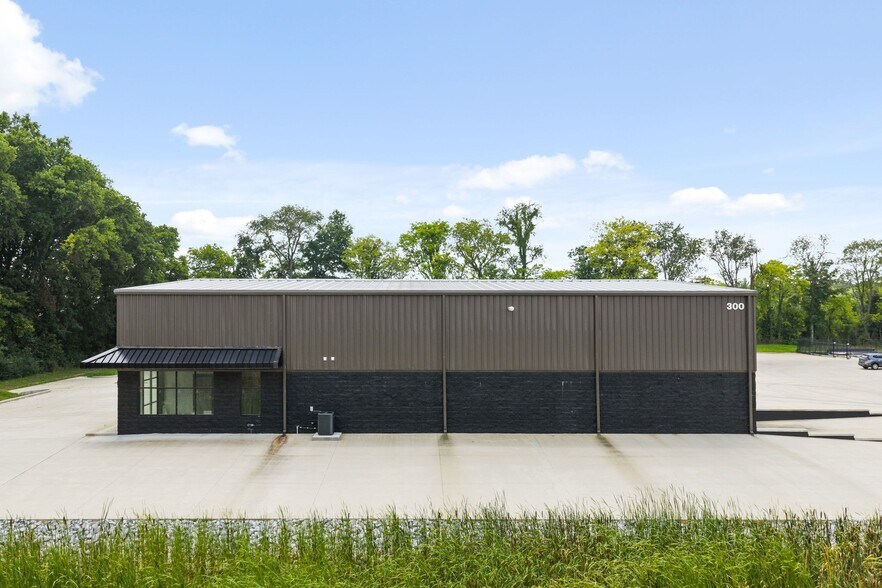 More Photos Of 1170 Dunlop Ln, Clarksville Industrial For Lease