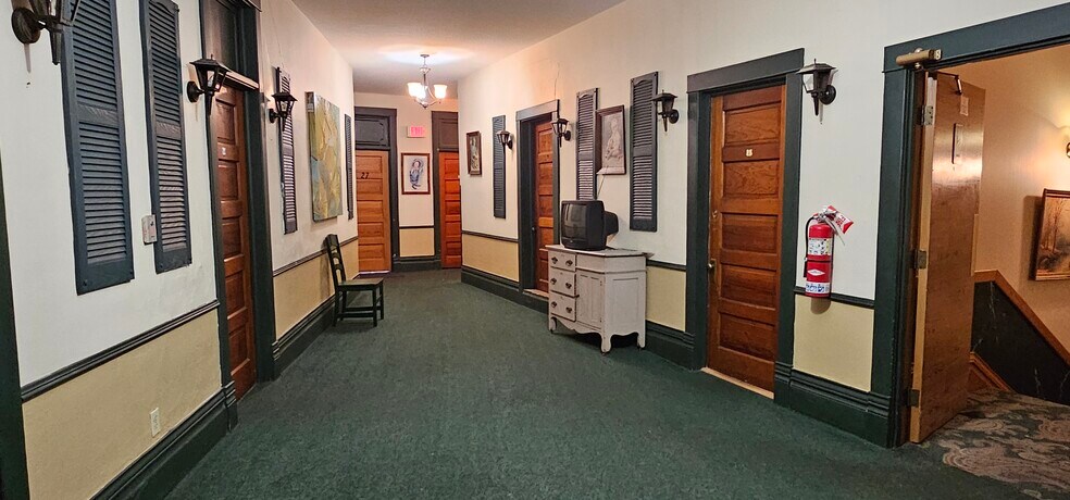 More Photos Of 102 Elkader St, Strawberry Point Hotel For Sale