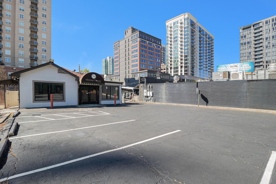 More Photos Of 324 E Paces Ferry Rd NE, Atlanta Storefront Retail Office For Lease