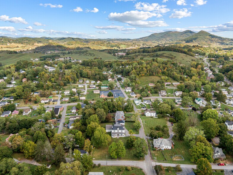 More Photos Of 639 Tower St, Tazewell Specialty For Sale