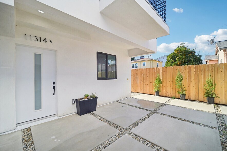 More Photos Of 11314 Martha St, North Hollywood Apartments For Sale