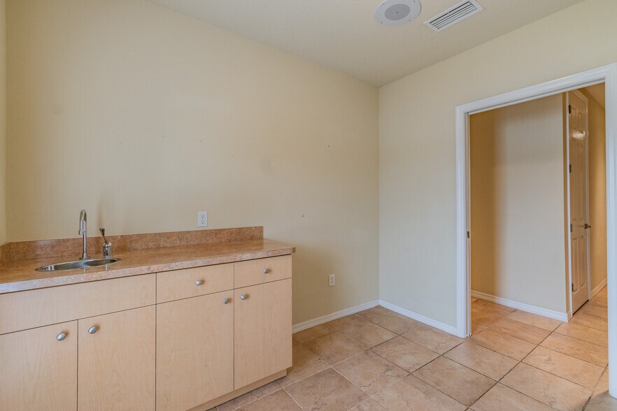 More Photos Of 2142 Ashley Oaks Cir, Wesley Chapel Medical For Sale