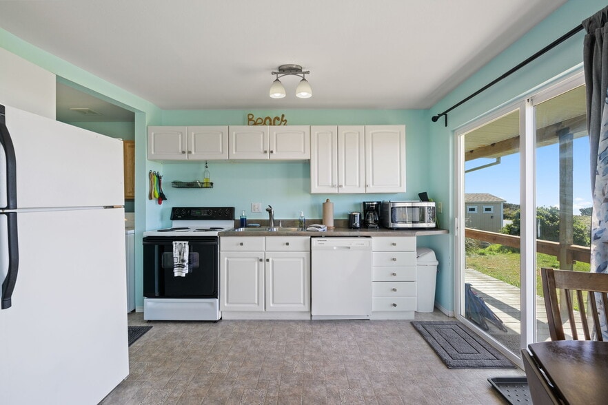 More Photos Of 259 S Pacific St, Rockaway Beach Specialty For Sale