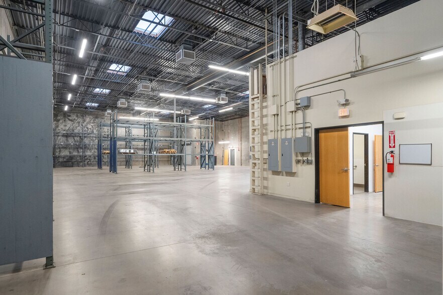 More Photos Of 1105 Aviation Dr, Lake Havasu City Manufacturing For Lease
