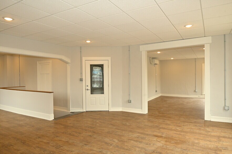 More Photos Of 322 E Kirkwood Ave, Bloomington Restaurant For Lease