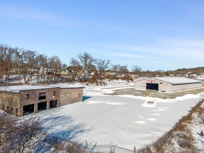 More Photos Of 45 Richards Grove Rd, Quaker Hill Service For Sale