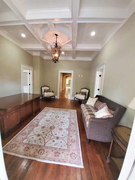 More Photos Of 235 S Glynn St, Fayetteville Office For Lease